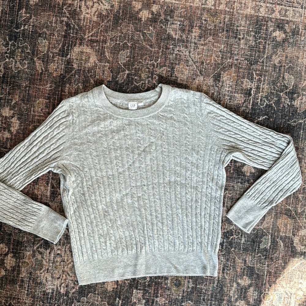 GAP SWEATER